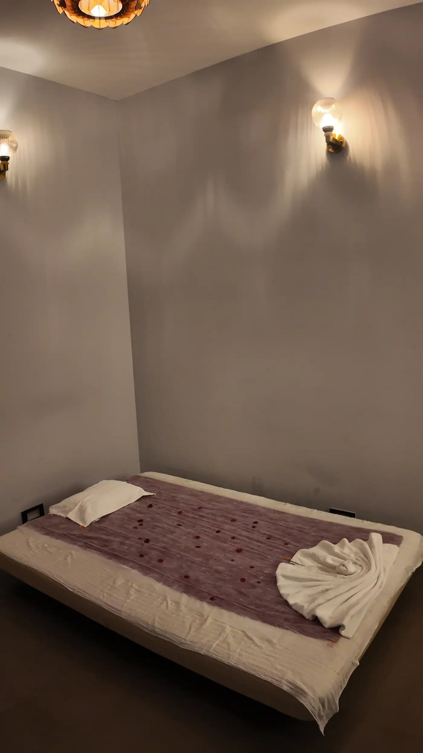 Elegant spa room at Spa Palm Amore Khar West