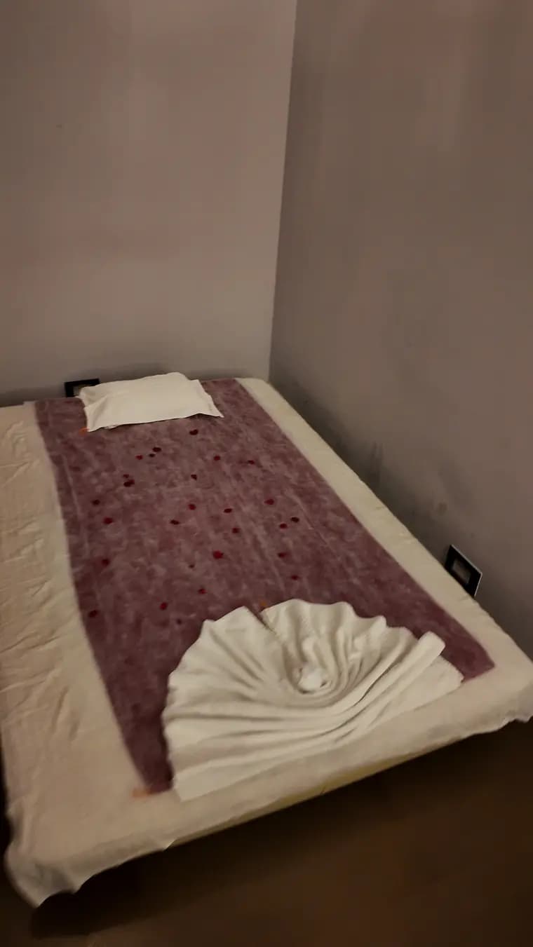 Relaxing body massage environment at Spa Palm Amore Bandra